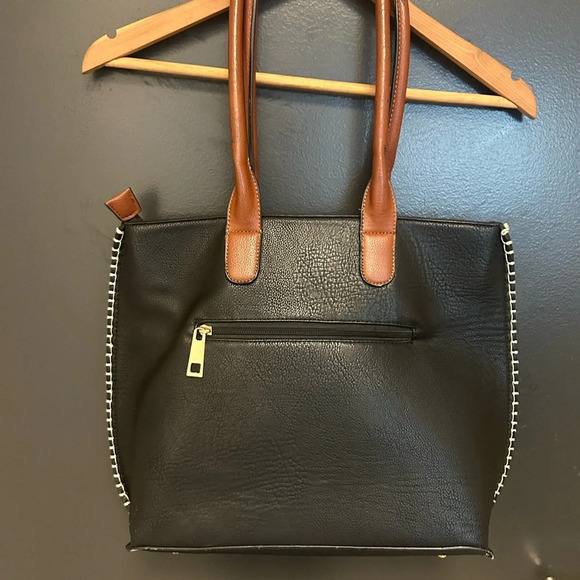 Clarks  vegan leather purse with removable clutch on the front EUC - Picture 2 of 13